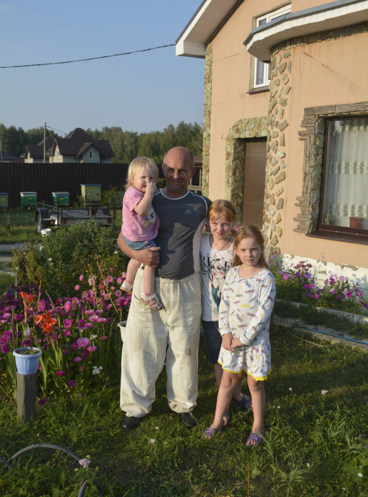 Хорошее подспорье: пчеловод из Сосновского района оформил соцконтракт