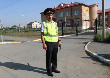 Глава района поблагодарил полицейских за безопасность на линейках
