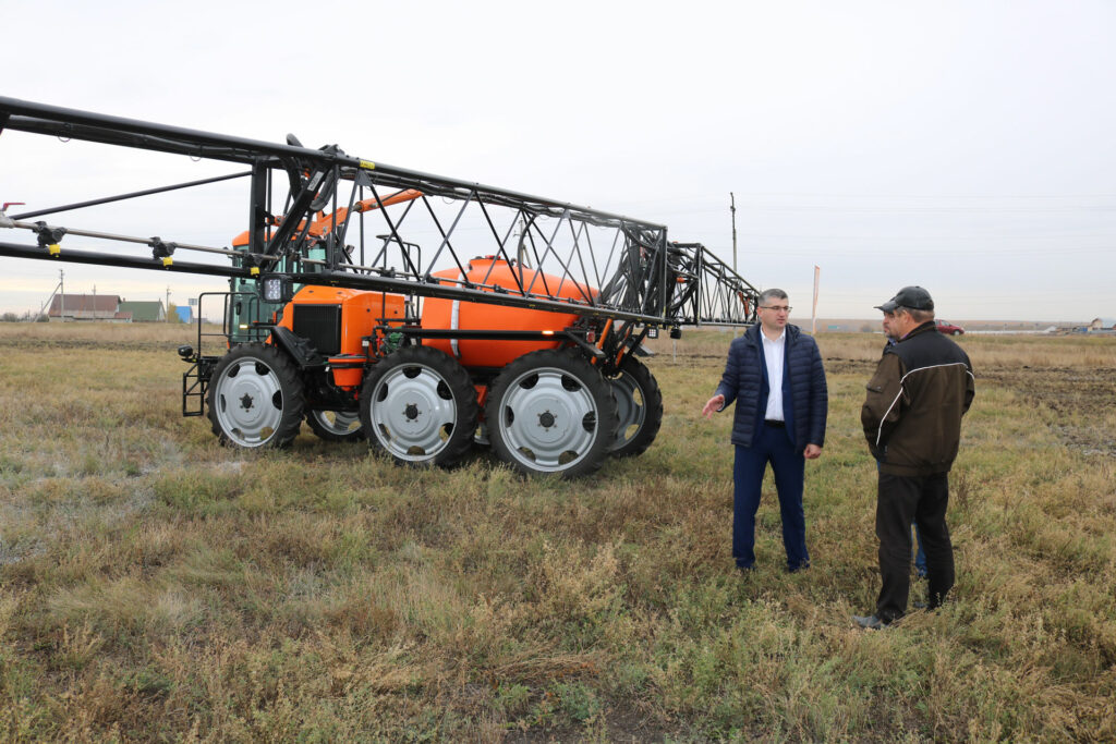 На полях Сосновского района испытали новую сельхозтехнику