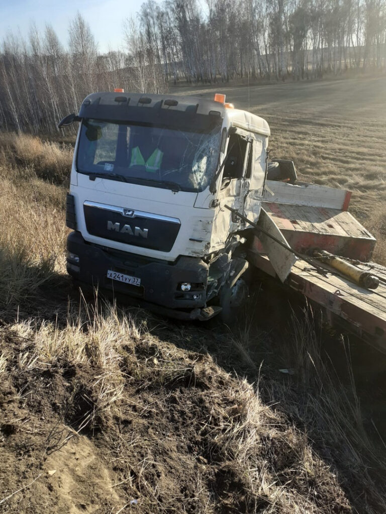 В Сосновском районе при столкновении двух большегрузов погиб водитель