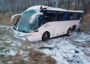 Под Челябинском опрокинулся пассажирский автобус