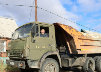 Грузовик дров для семьи мобилизованного из Сосновского района доставлен