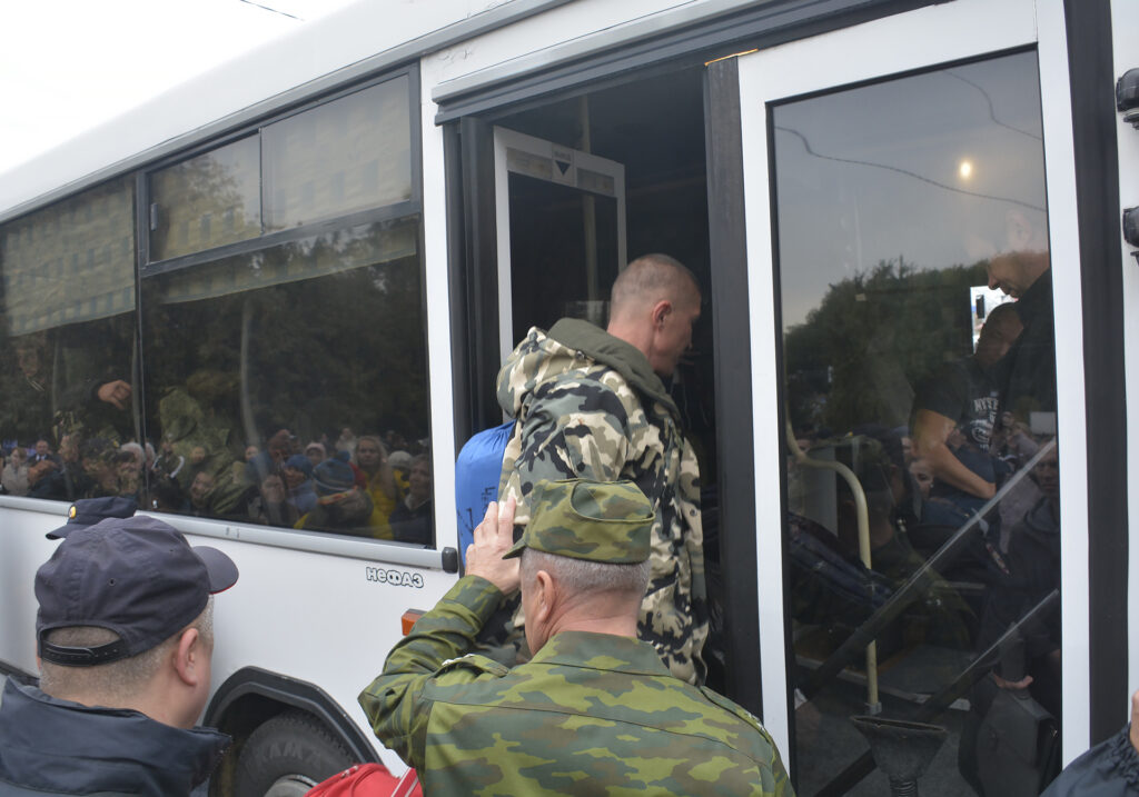Мужчины из Сосновского района поехали в воинскую часть на обучение
