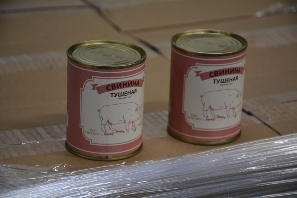 «Равис» отправил партию мясных консервов на Донбасс