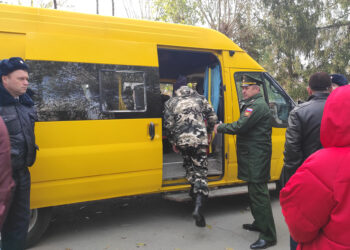«Удачи, ребята!»: следующая группа мобилизованных отправилась в учебный центр