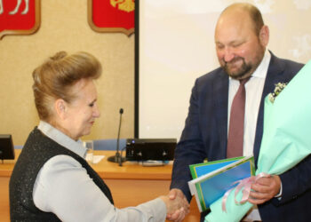 Сотрудников Роспотребнадзора поздравили с юбилеем организации