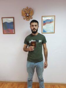 Иностранцам вручили российские паспорта