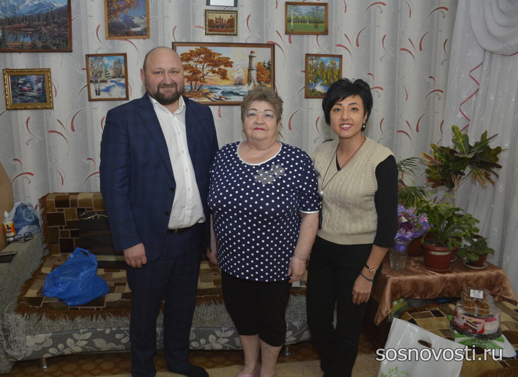 Евгений Ваганов поздравил матерей мобилизованных из Рощино с Днем матери