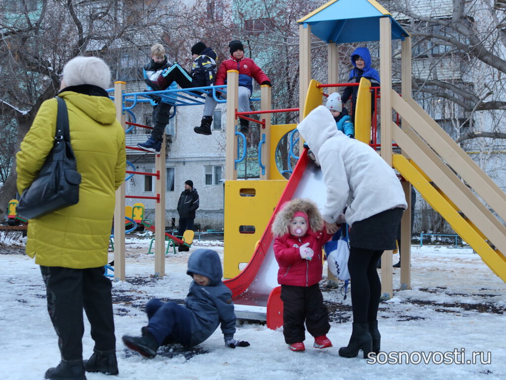 В центре Долгодеревенского открылась новая площадка для игр и отдыха