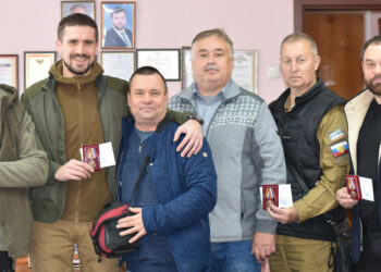 Под грохочущим небом Донбасса