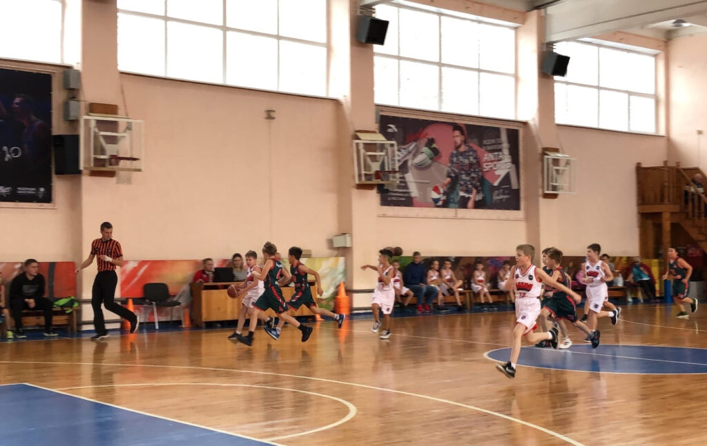 Сосновские спортсмены играют на баскетбольных турнирах города Челябинска