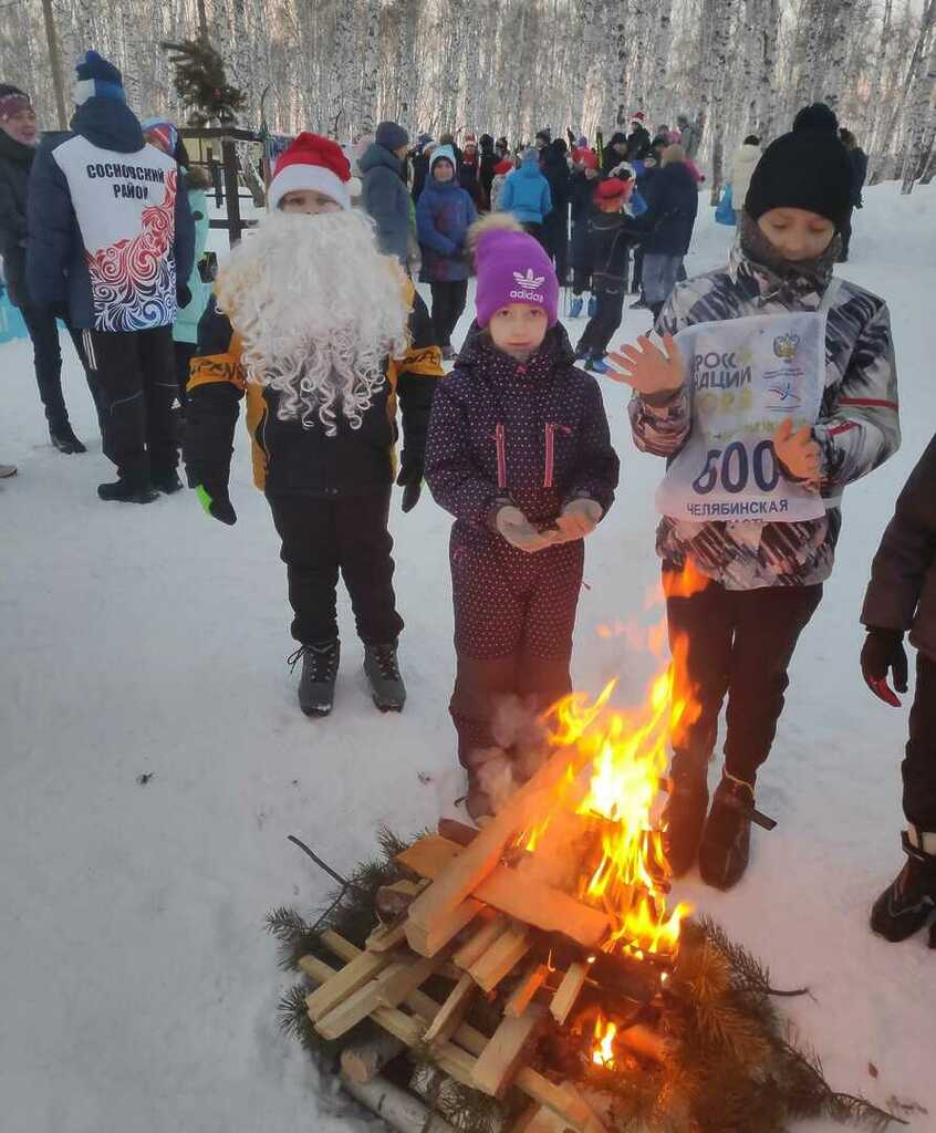 В Полетаево встречают Новый год костюмированной лыжной гонкой