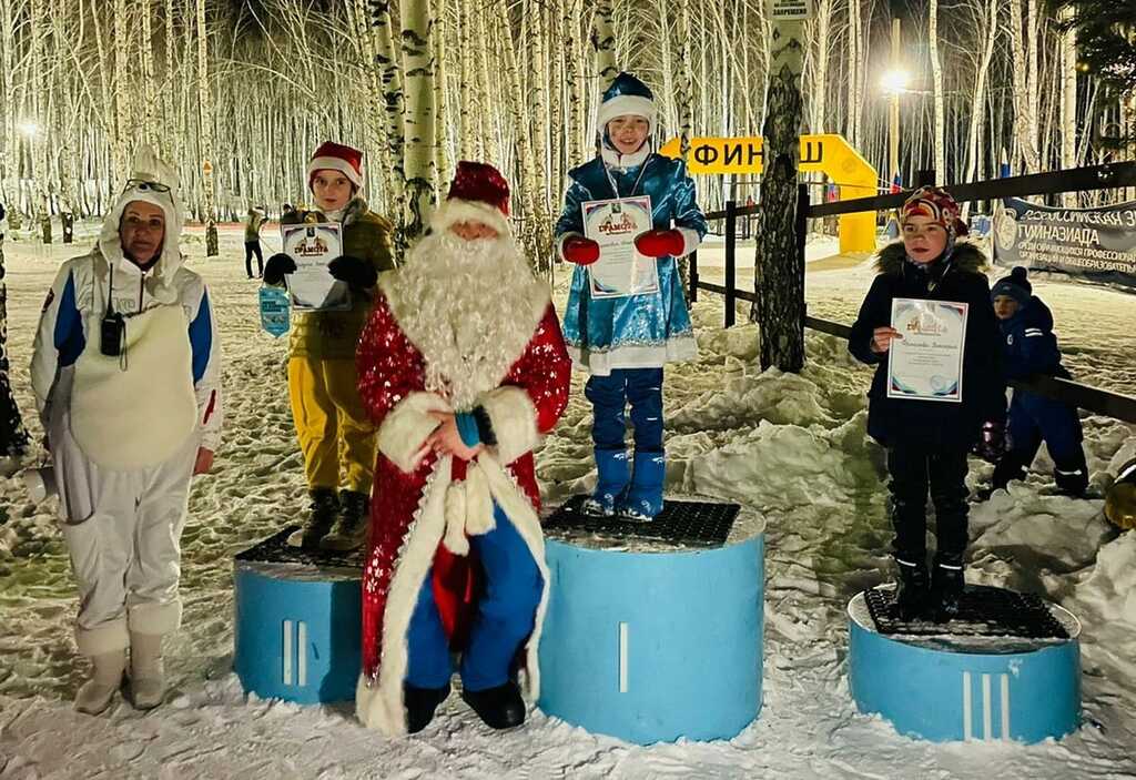 В Полетаево встречают Новый год костюмированной лыжной гонкой
