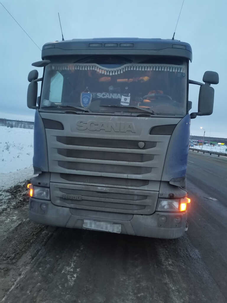 В Сосновском районе водитель иномарки въехал в большегруз