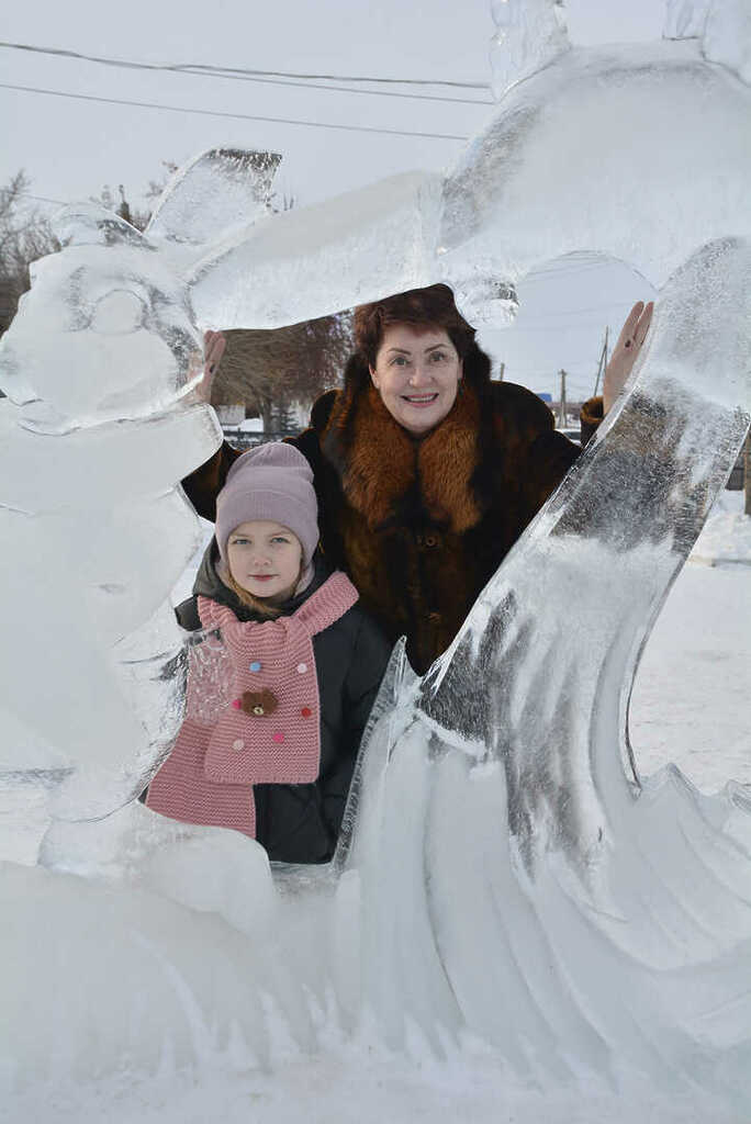 Ледовый городок в Долгодеревенском радует взрослых и детей