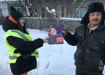 Полицейские Сосновского района совместно с дружинниками провели рейд по профилактике мошенничества