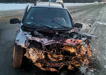 Водители попали в больницу после столкновения на встречке