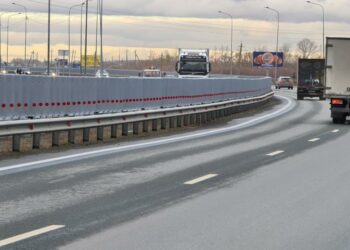 На челябинских дорогах установлены противоослепляющие экраны