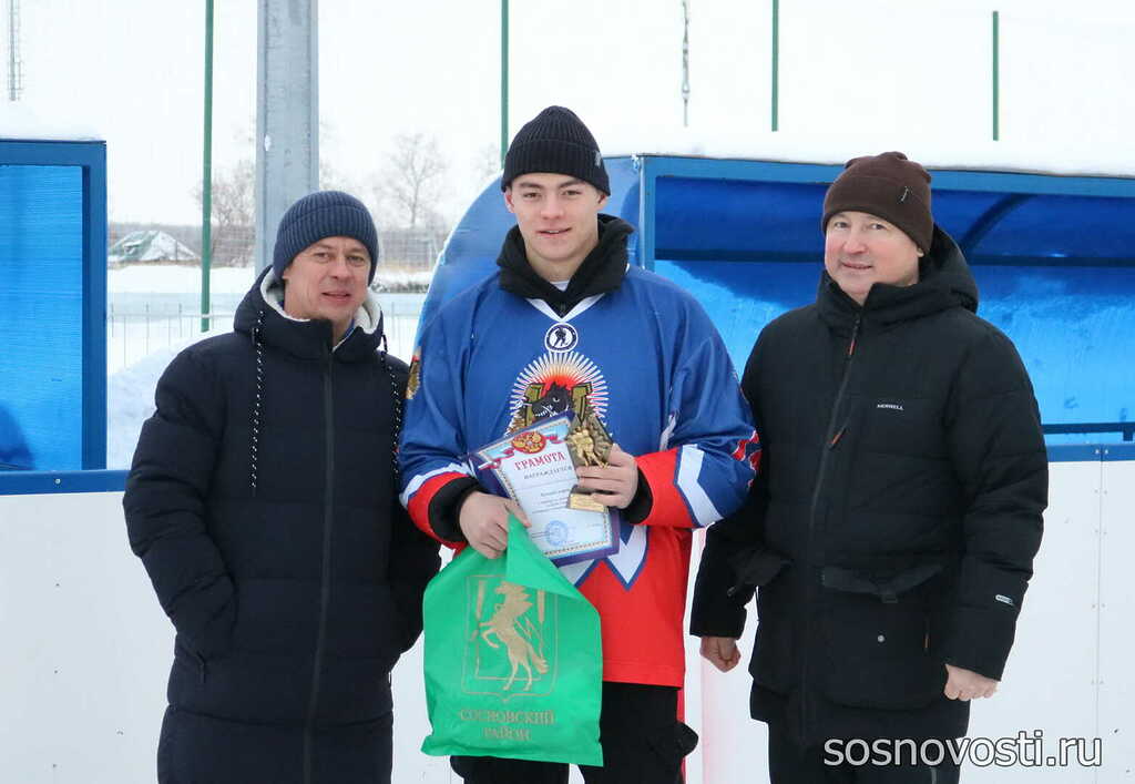 Сегодня в Долгодеревенском проходит кубок главы Сосновского района по хоккею с шайбой