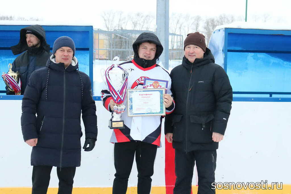 Сегодня в Долгодеревенском проходит кубок главы Сосновского района по хоккею с шайбой