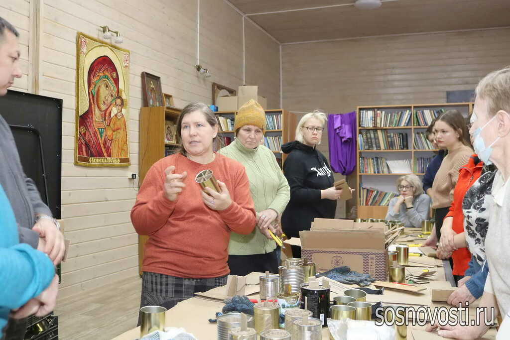 Жители Сосновского района делают окопные свечи для солдат