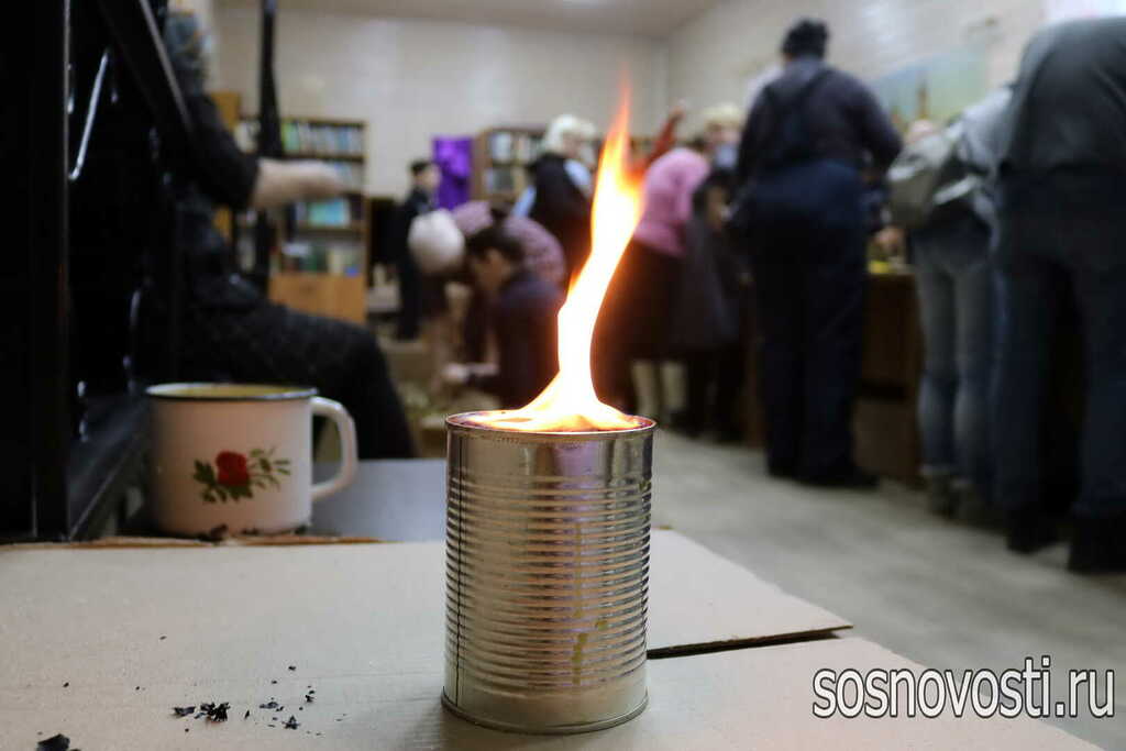 Жители Сосновского района делают окопные свечи для солдат