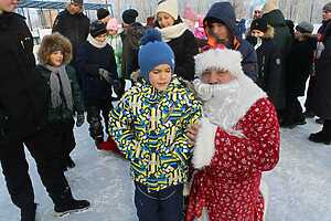«Полицейский Дед Мороз» побывал в гостях у детей из школы-интерната