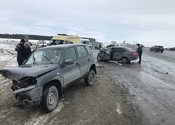 В Сосновском районе в ДТП на перекрестке пострадали водитель и пассажиры
