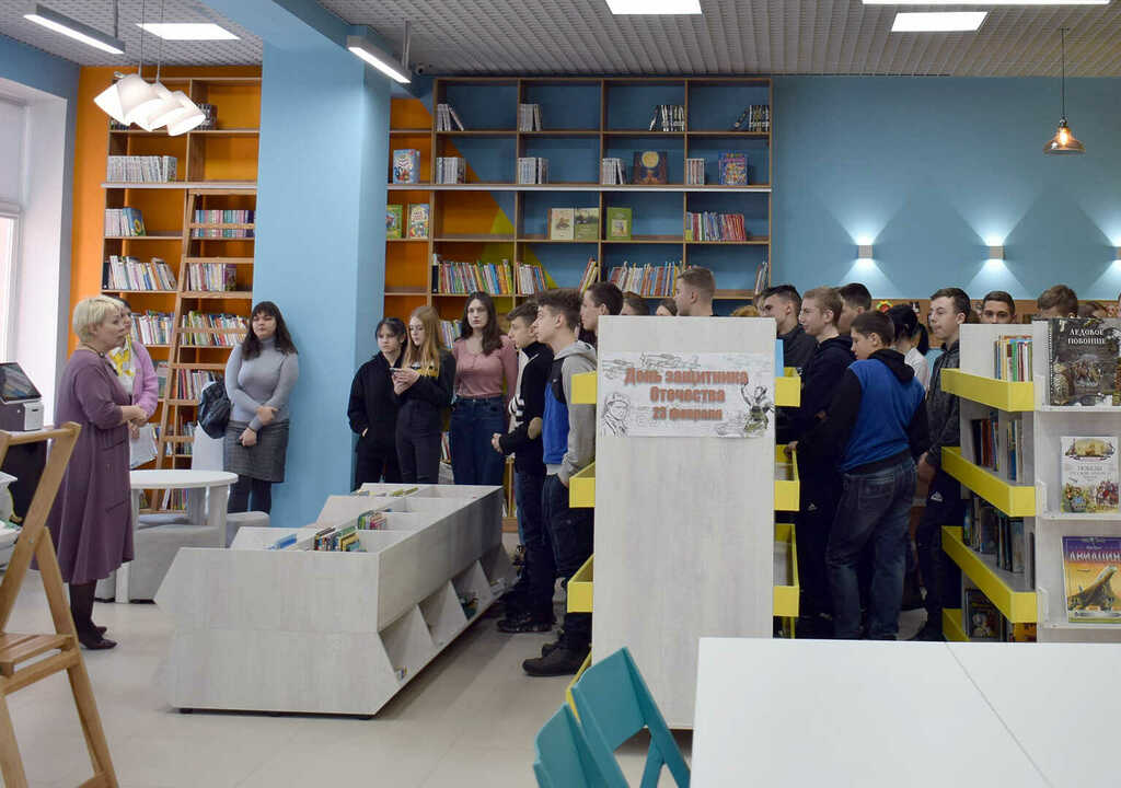 Дети новых регионов России побывали в библиотеке в Долгодеревенском