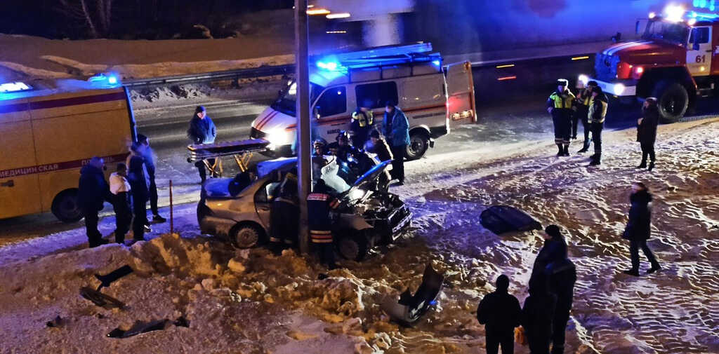 В Сосновском районе спасатели вырезали из автомобиля пострадавшую