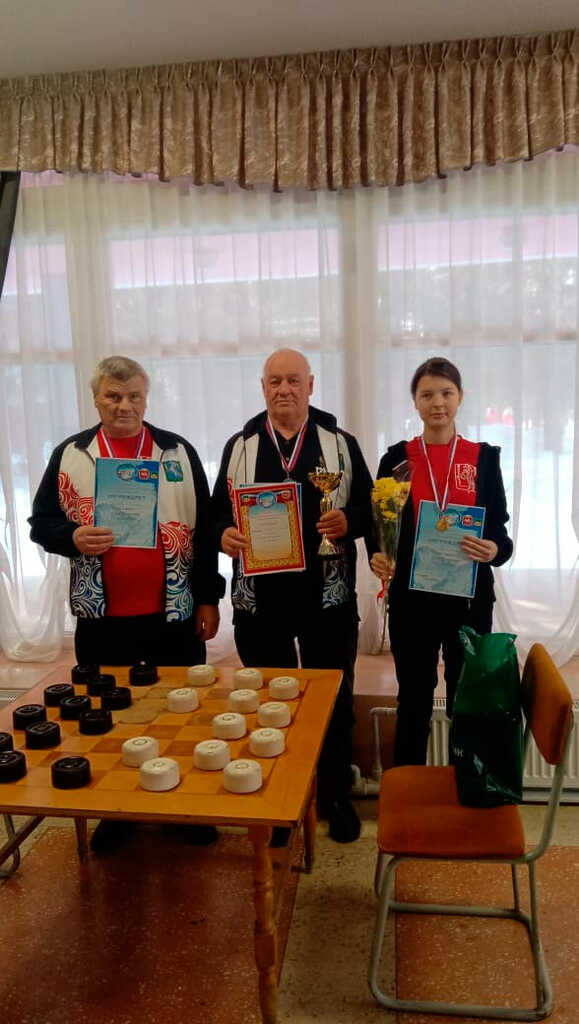Команда Сосновского района лучше всех играет в шашки