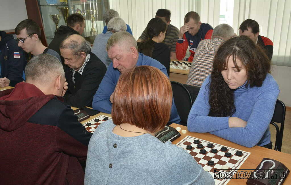 «Выносит на раз-два»: в Сосновском районе сражались 160 шашистов