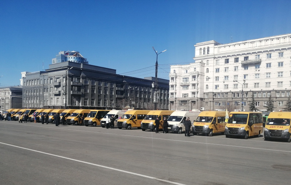 В Сосновский район поступили новые школьные автобусы и автомобили скорой помощи