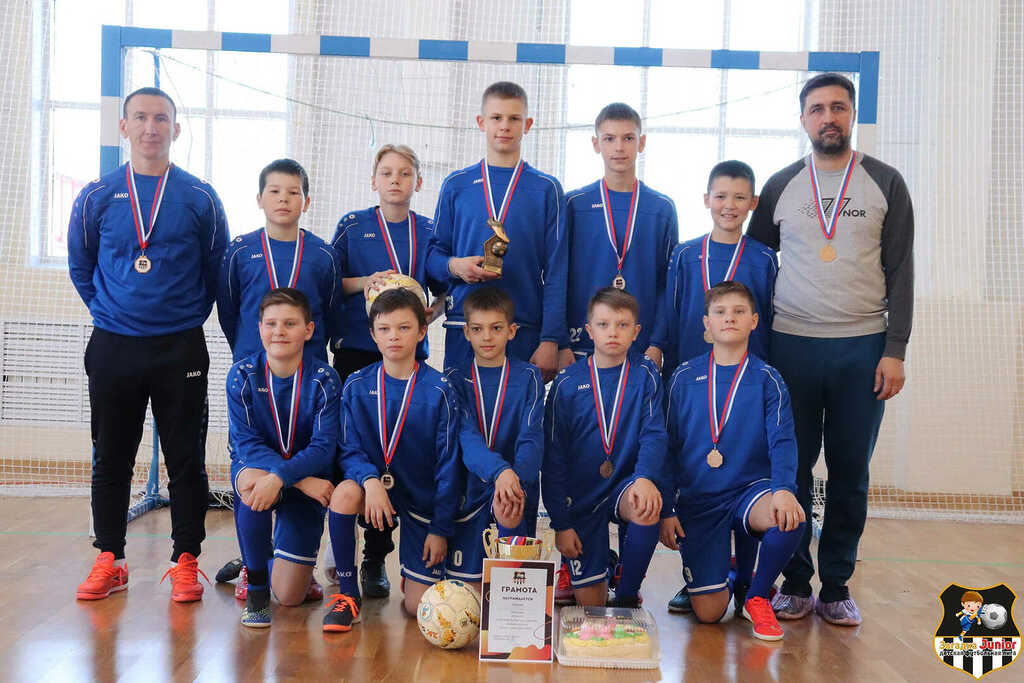 Футболисты из Долгодеревенского стали победителями детского турнира