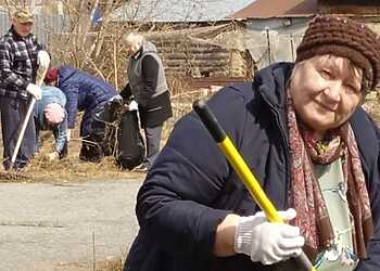 Ветераны из Есаульского провели субботник