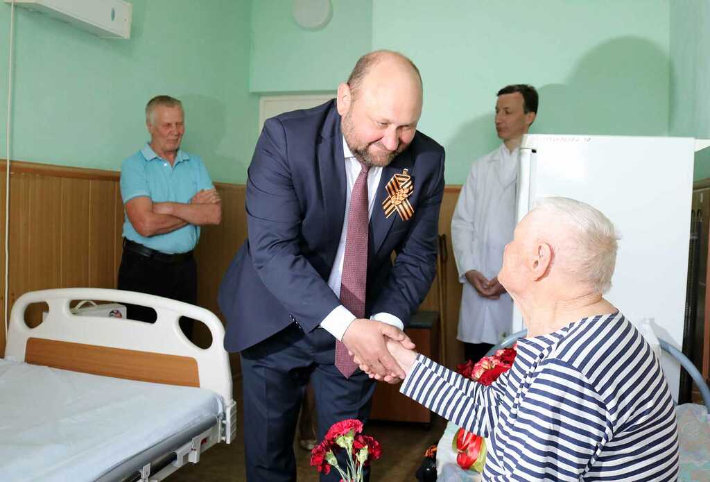 Глава района навестил ветеранов Леонида Невзорова и Григория Скрипова