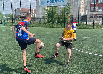Школьники боролись за награды футбольного турнира