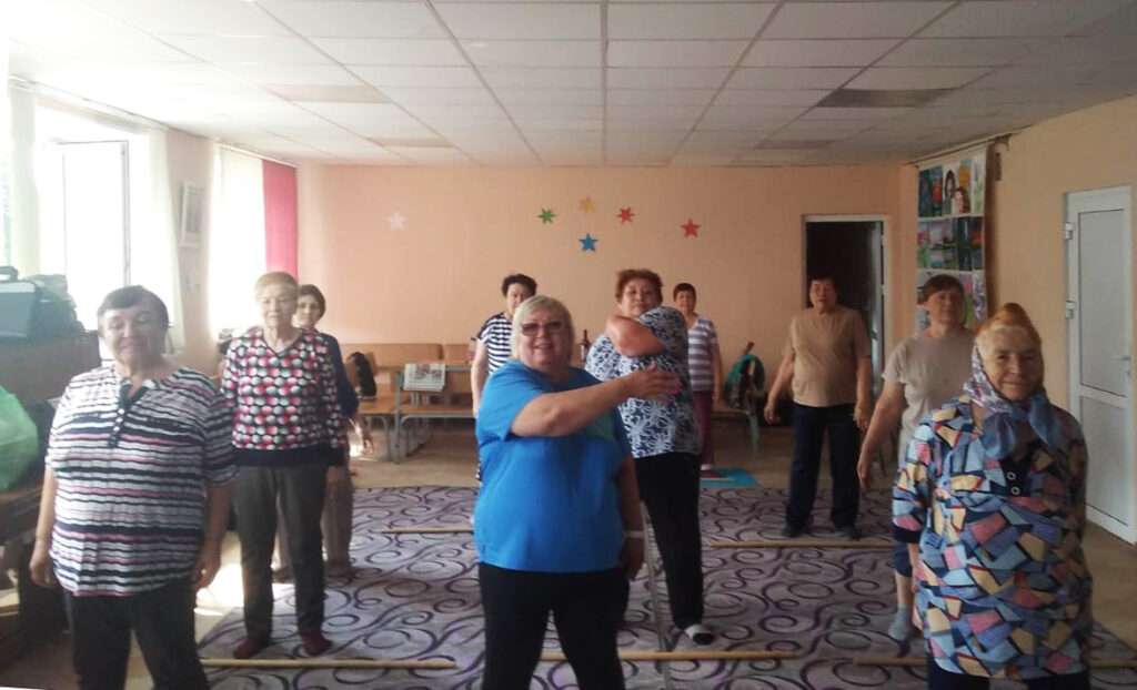От зарядки к творчеству: ветераны из Томинского занимались в группе здоровья