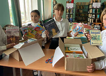Книги, собранные южноуральцами, попали в школьные библиотеки