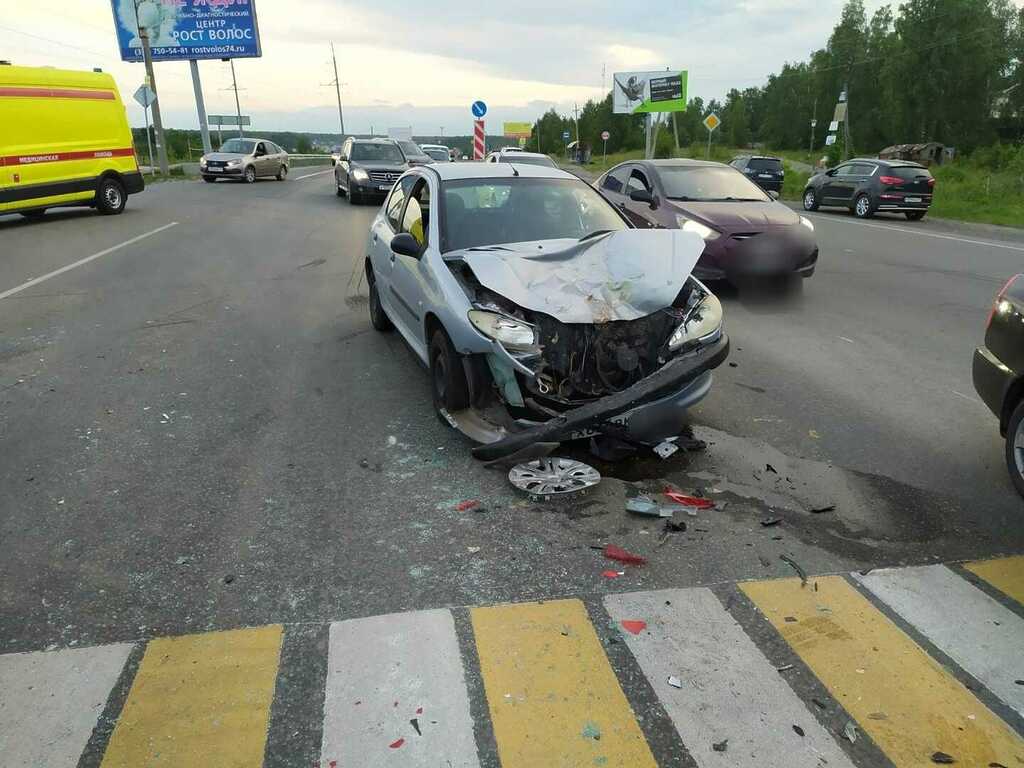 В Сосновском районе в массовом ДТП пострадал водитель