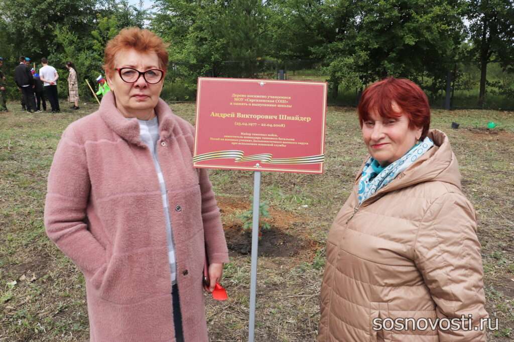 Саргазинские школьники посадили аллею памяти и открыли музей