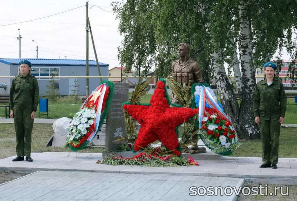 Участникам боевых действий открыли памятник в Красном поле