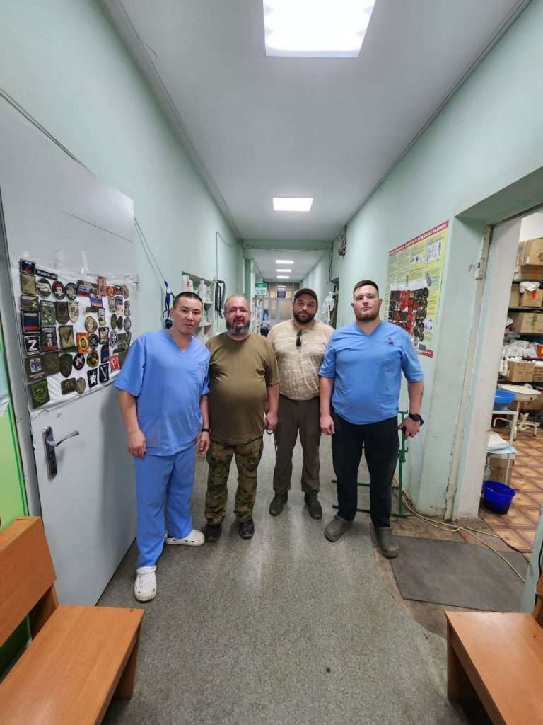 Довезли до госпиталя и солдат: гумконвой вернулся из-за ленточки