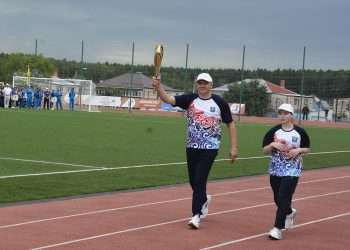 Олимпийский призёр нес факел спартакиады на «Золотом колосе»
