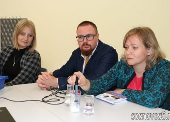 Губернатор наградил учителя Полетаевской школы