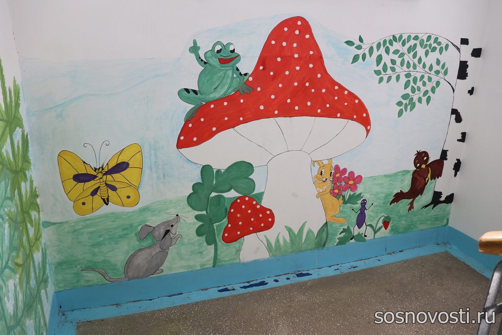 Портал в сказку: в подъезде села Долгодеревенского появились герои детских книг