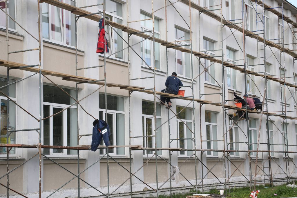 Фасад Кременкульской школы отремонтируют до 10 ноября