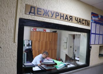 Решил покататься: сторож угнал погрузчик из организации