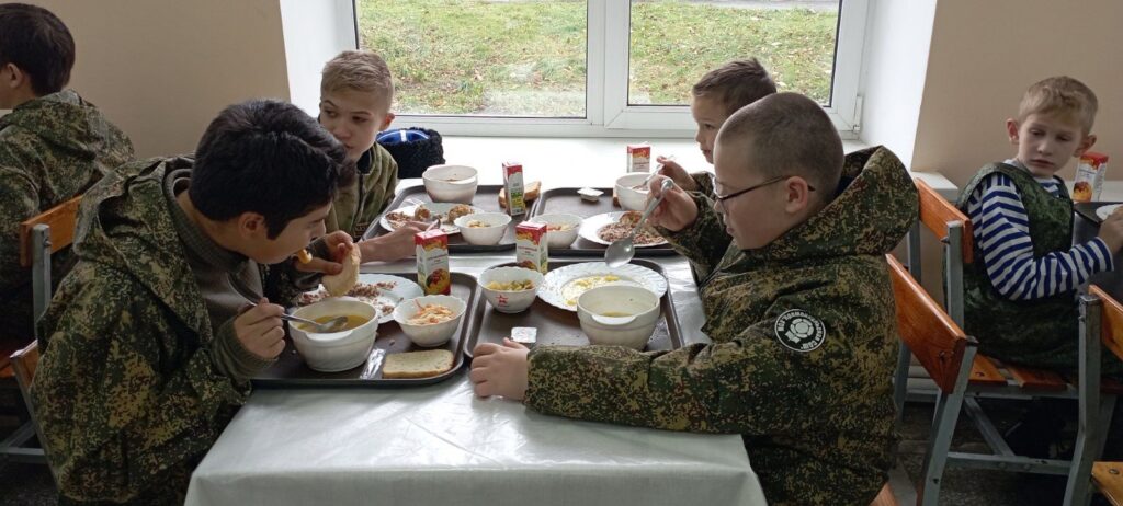 Кременкульские школьники три дня жили в танковой дивизии