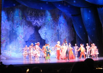 На улице дождь. Где провести выходные?